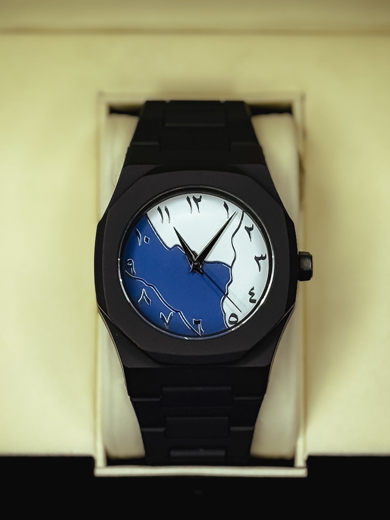 lack Aura Elegant Stylish Watch